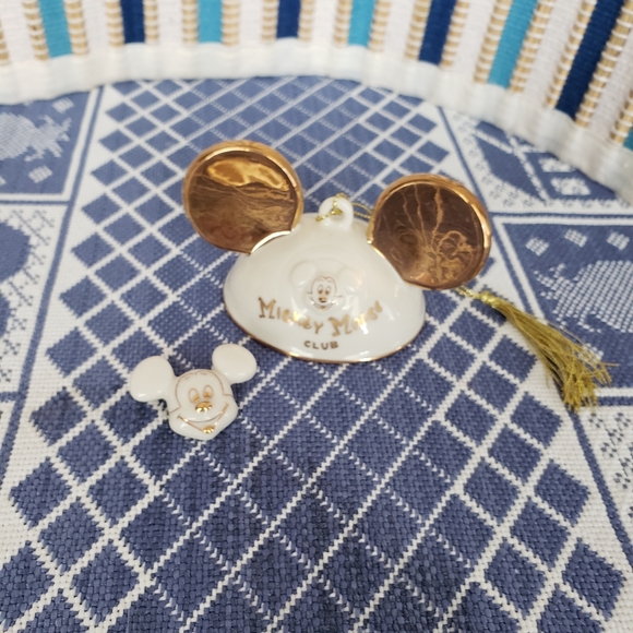 LENOX Disney Mickey Mouse CLUB & PIN - Picture 3 of 11